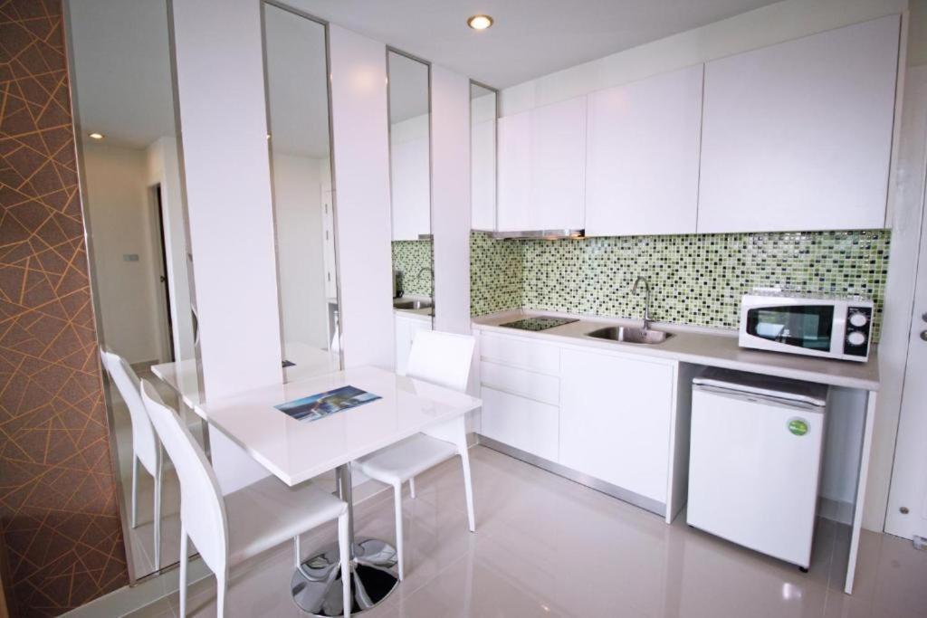 Amazon Residence By Pattaya Sunny Rentals Джомтиен Бийч Стая снимка