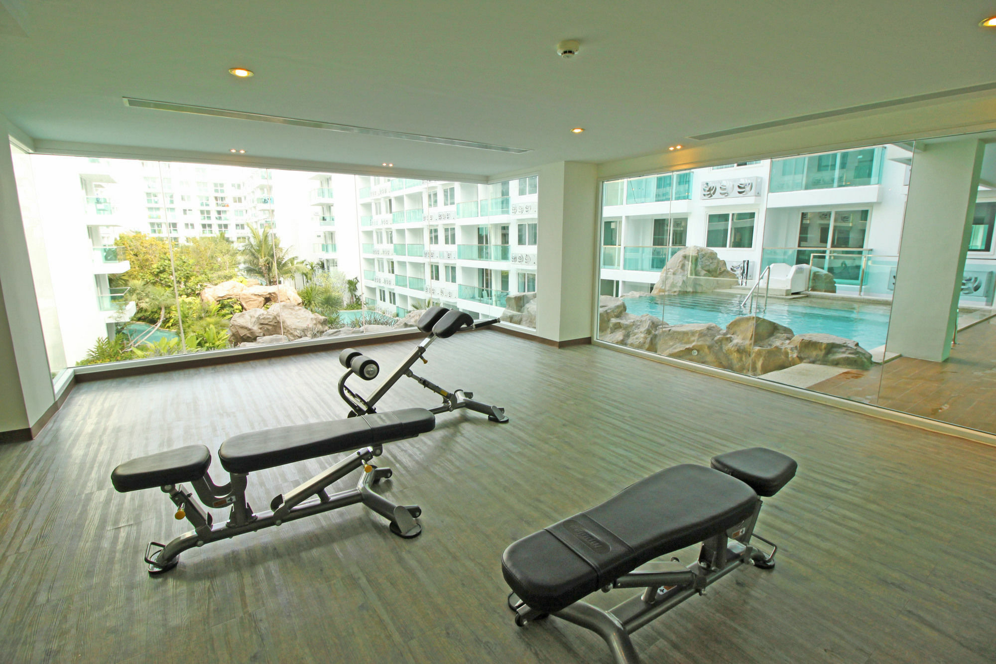 Amazon Residence By Pattaya Sunny Rentals Джомтиен Бийч Екстериор снимка