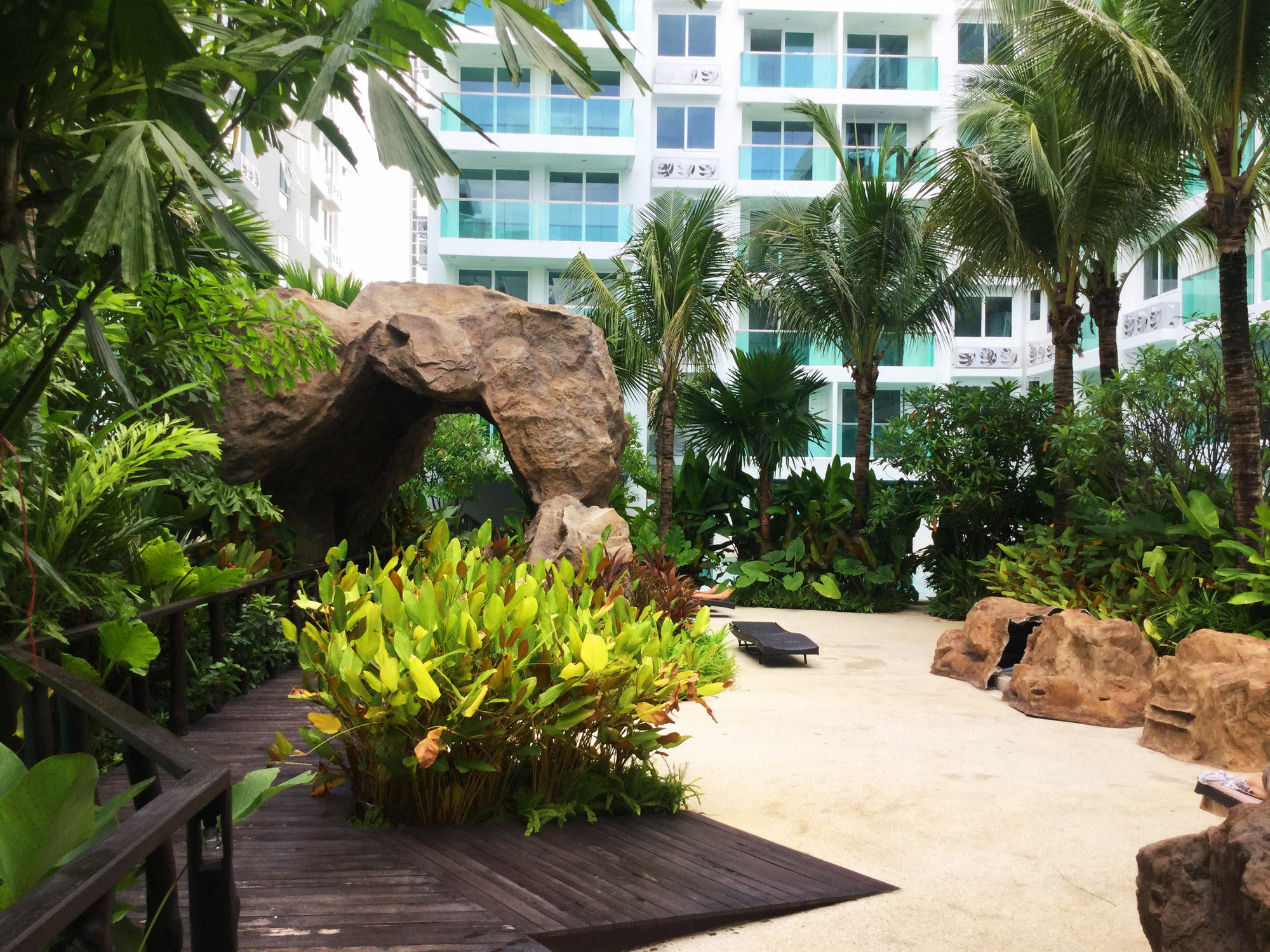 Amazon Residence By Pattaya Sunny Rentals Джомтиен Бийч Екстериор снимка