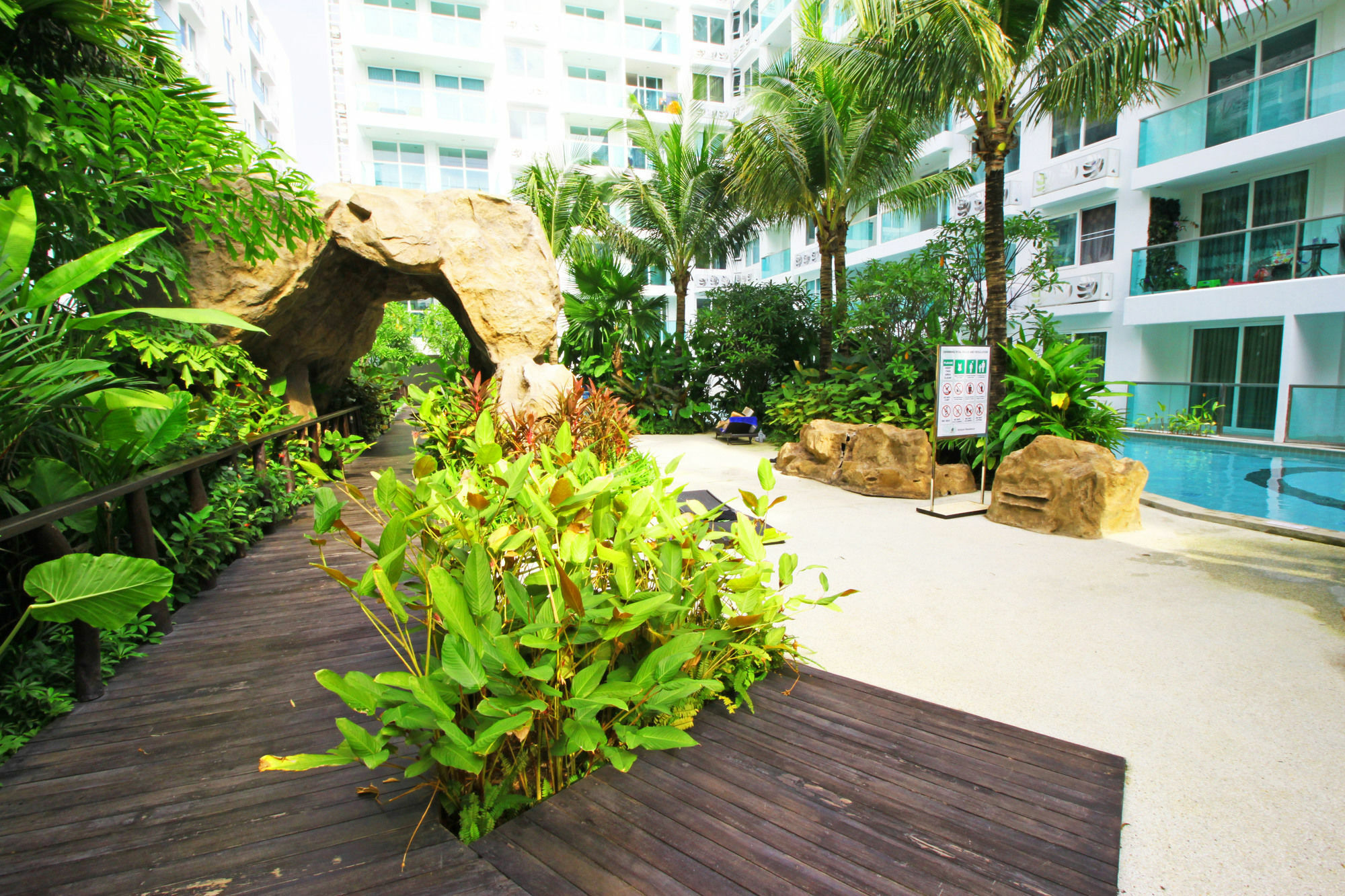 Amazon Residence By Pattaya Sunny Rentals Джомтиен Бийч Екстериор снимка